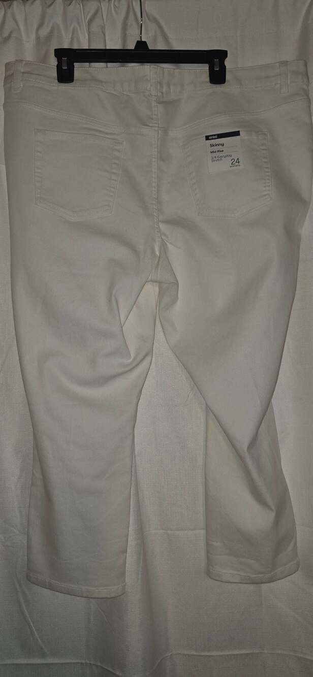 Anko NWT Plus Size 20/24 White Mid Rise Skinny Everyday Stretch Capri Jeans - Picture 4 of 8